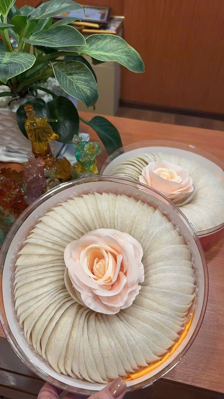 Refined Bird’s Nest Strands with Rose Decoration (Royal Gold Box) (1kg)