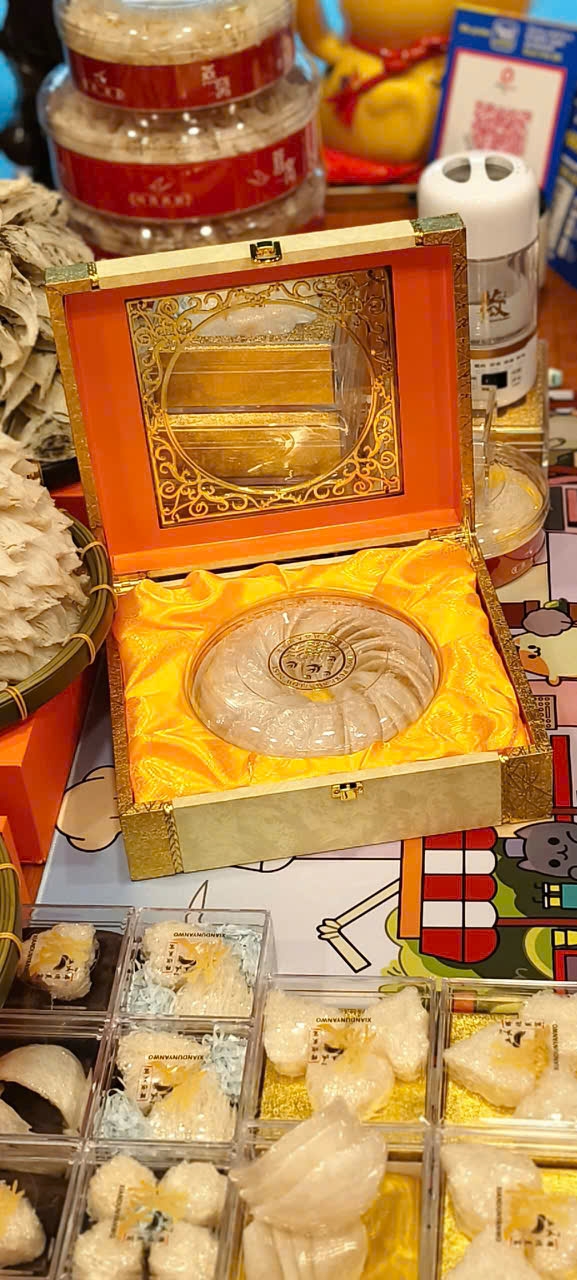 Round-Cup Refined Bird’s Nest – Xiangunyanwo (Metallic Gold Box) (200g)
