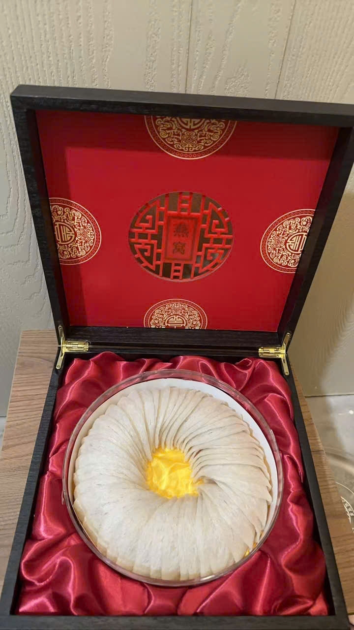 Dry-Picked Beveled Bird’s Nest Strands (Red Lacquered Wooden Box) (200g)
