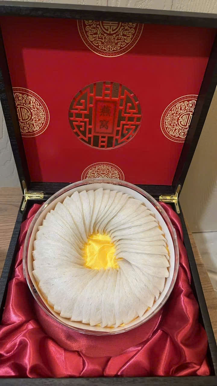Dry-Picked Beveled Bird’s Nest Strands (Red Lacquered Wooden Box)