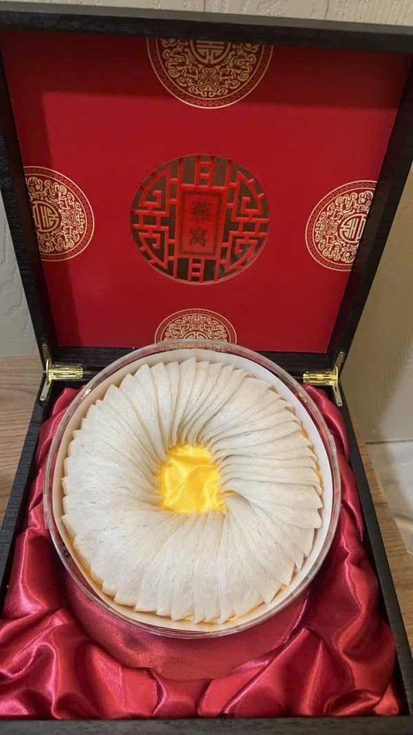 Dry-Picked Beveled Bird’s Nest Strands (Red Lacquered Wooden Box) (1kg)